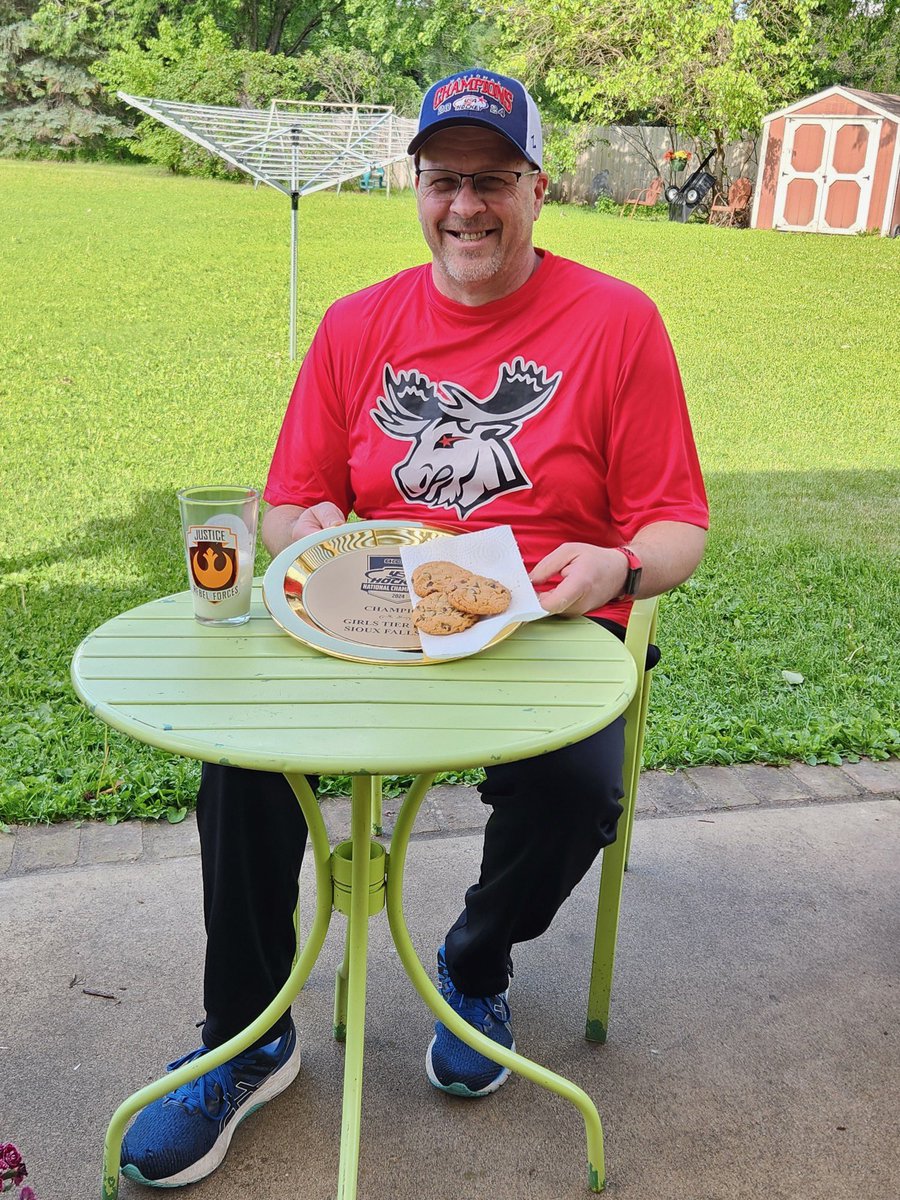 RegDunlop's tweet image. Coach Duane celebrating a “sweet” #mydaywiththeplate with some cookies and milk. #moosemeals #rollmoose