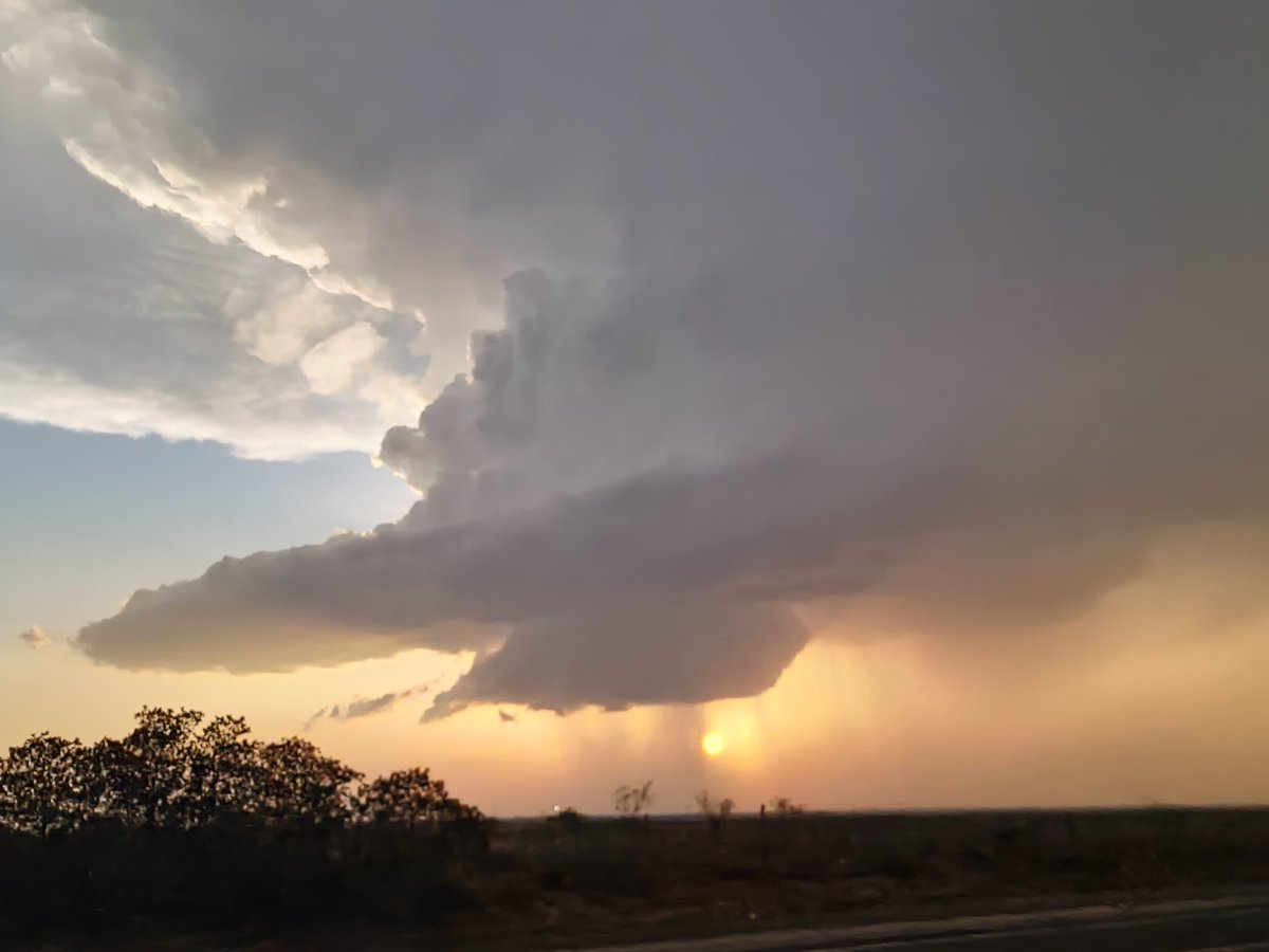 What amazing stuture to end the day Got to share this beauty with @Becca_Furnish near Seminole #Texas #txwx #wxtwitter