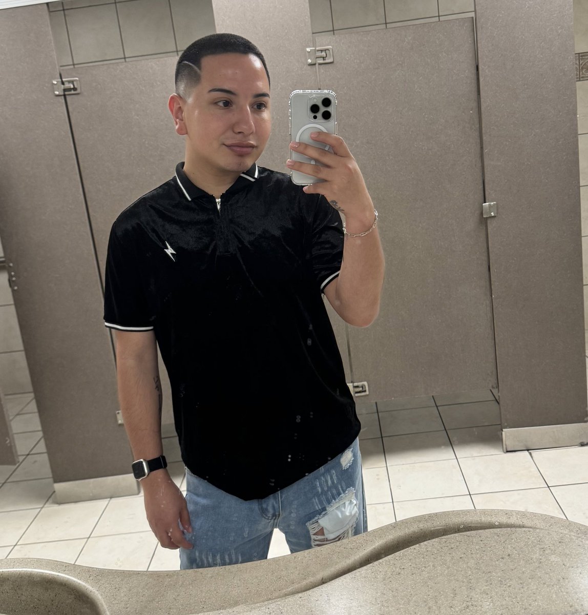 JoshCorralezz's tweet photo. cute on vacation but what’s new 😉 https://t.co/qZojuWQaR9
