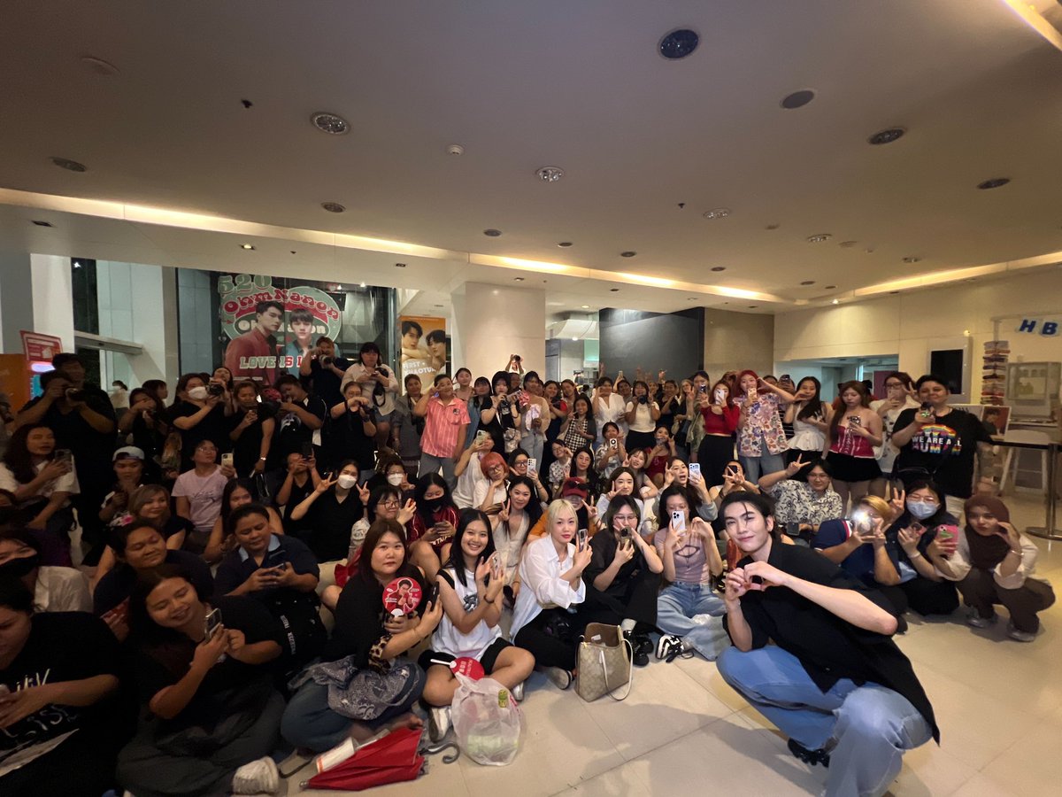 Bossckm_'s tweet photo. ดูสิความรักของทุกคน ดึกแล้วยังอยู่ตรงนี้ด้วยกันเลยจะไม่ให้รักได้ยังไง 🥺🥺 เป็นห่วงก็เป็นห่วง ขอบคุณนะครับที่มาหากัน ขอบคุณทีมทางบ้านด้วยนะ ทุกคนสุดยอดเลย คิดถึงนะครับ ❤️❤️

#Bosschaikamon #ShawtyBoss #BoNoh https://t.co/v1cvCRr9wi