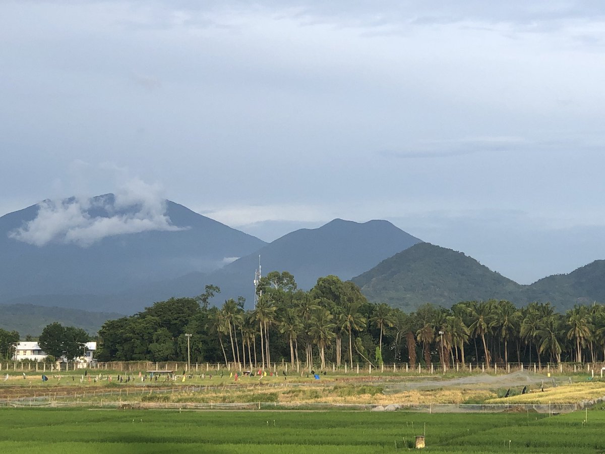 jowski's tweet photo. I am privileged to see this amazing view anytime I want. #BuhayProbinsya #LosBaños #Laguna #UPLB #IRRI #provincelife https://t.co/MkzIZay0gE
