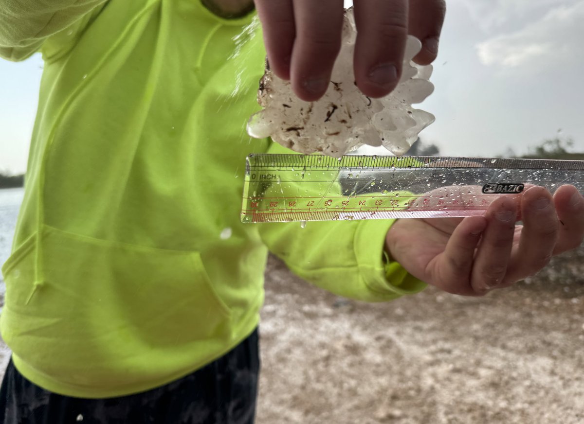 3.5” hailstone found on Highway 214 just 4 miles north of Denver City, TX at 5:01 PM CDT. Found copious amounts of >3” hail but this was the largest we recovered. @NWSLubbock #txwx