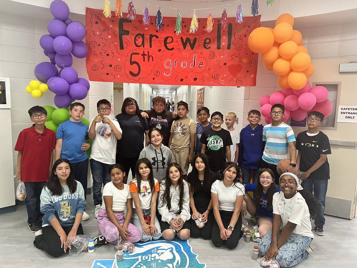 alopez_PDNFAA's tweet photo. and they’re off to middle school!! so proud of my amazing 5th graders!!🥳👩🏻‍🎓👨🏻‍🎓🤩✏️📚🍎
they enjoyed finally making their candy salad! 
#pdnfaa #proudteacher https://t.co/W4vNkrWL5h