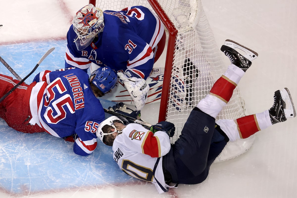 Panthers beat Rangers 3-2 in Game 5 to move within win of Stanley Cup Final return theglobeandmail.com/sports/hockey/…