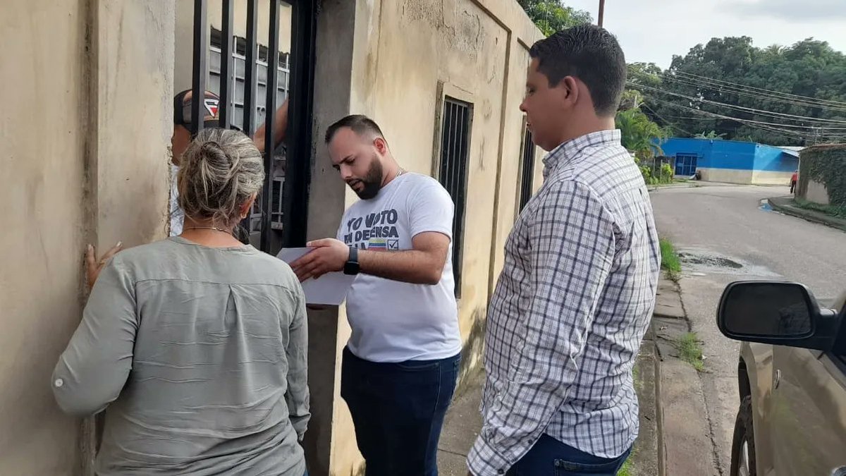 Daniel_Migliory's tweet photo. Nada nos detiene.!!

Seguimos trabajando fuertemente en unidad en todos los rincones de nuestro municipio San Carlos. 

Hoy estuvimos recorriendo las calles de la Comunidad Los Colorados enseñando a nuestros ciudadanos a cómo votar este #28dejulio en las #eleccionespresidenciales https://t.co/GJjQyZmdMz