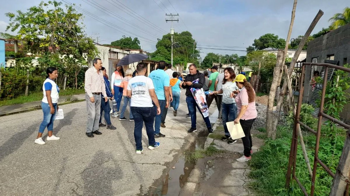 Daniel_Migliory's tweet photo. Nada nos detiene.!!

Seguimos trabajando fuertemente en unidad en todos los rincones de nuestro municipio San Carlos. 

Hoy estuvimos recorriendo las calles de la Comunidad Los Colorados enseñando a nuestros ciudadanos a cómo votar este #28dejulio en las #eleccionespresidenciales https://t.co/GJjQyZmdMz