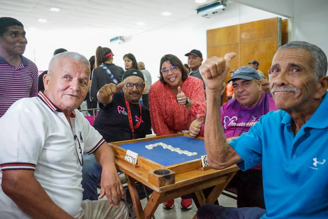 Con actividades recreativas la alcaldesa Ana González celebró en #Naguanagua el Día Nacional del Adulto Mayor valenciainforma.over-blog.com/2024/05/con-ac… @ValenciaHoy