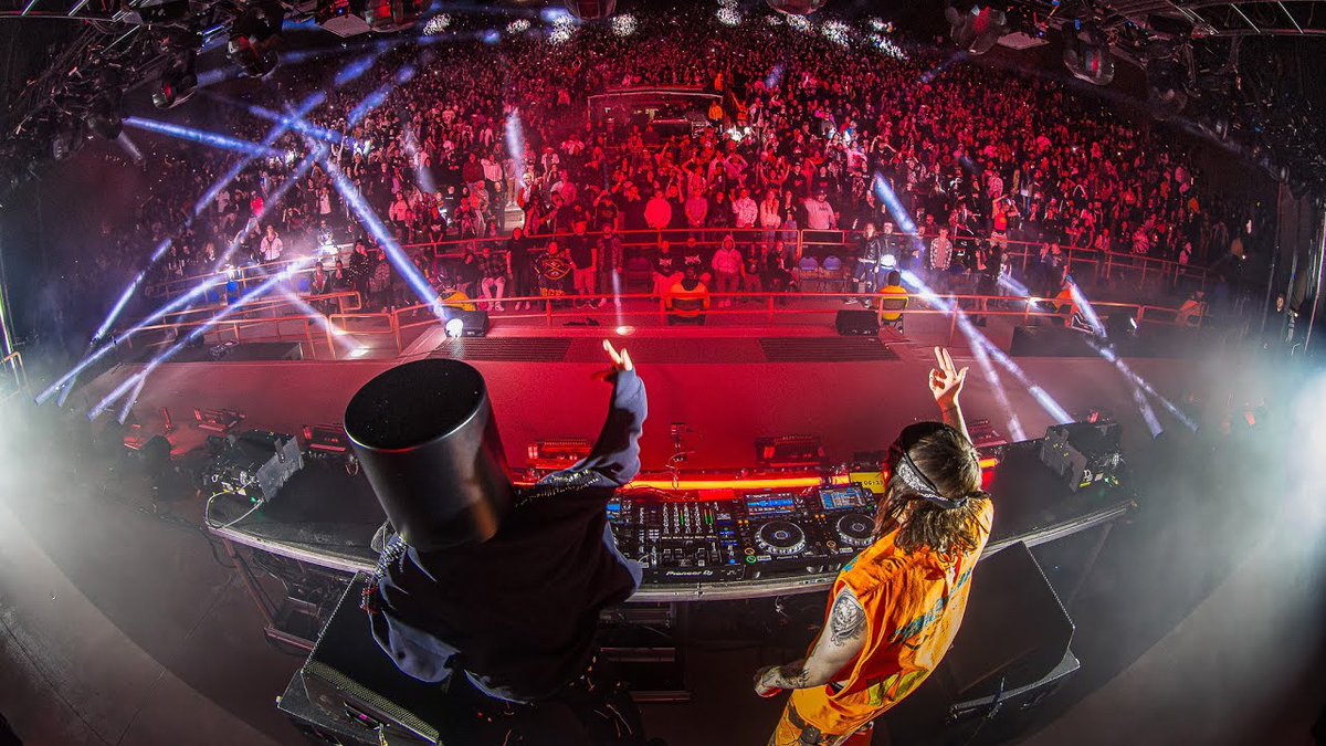 portalmellogang's tweet photo. 🚨| @Marshmello and @SvddenDeath recorded their "#MELLODEATH" tour set at Red Rocks and it will air today at 4pm (BRT) on YouTube. https://t.co/OmDR3QIJBk