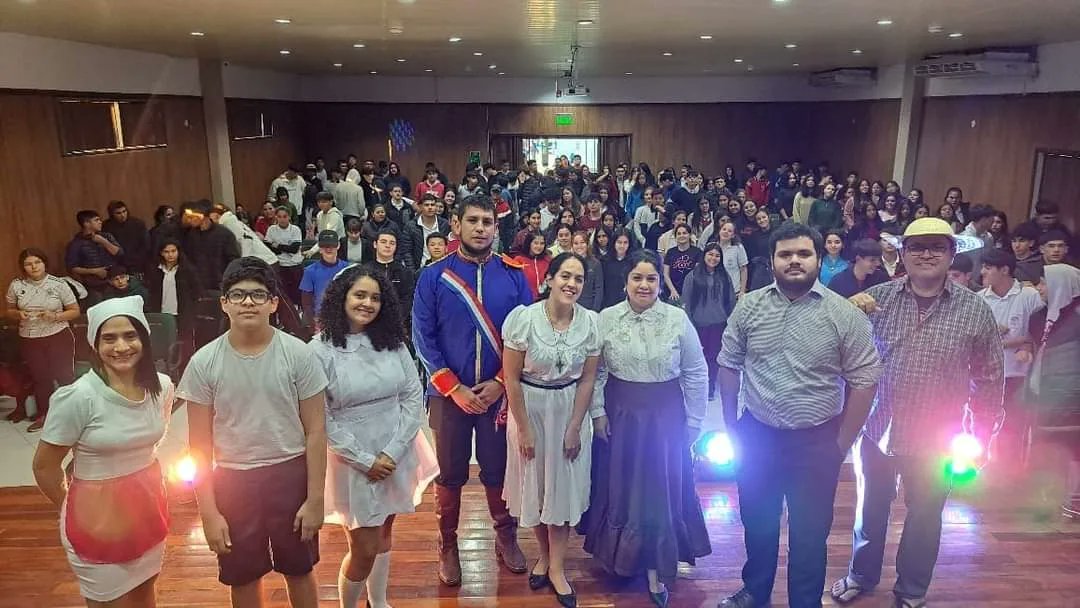 Que gusto volver a pisar un escenario con sala llena en nuestra ciudad. 
Gracias por acompañarnos en las dos puesta de la obra teatral "Paraguay, cinco siglos de historia:"  con LA TEATRAL VILLA RICA, cerrando el mes cultural de mayo del municipio. 
Producción: Faty Paredes .