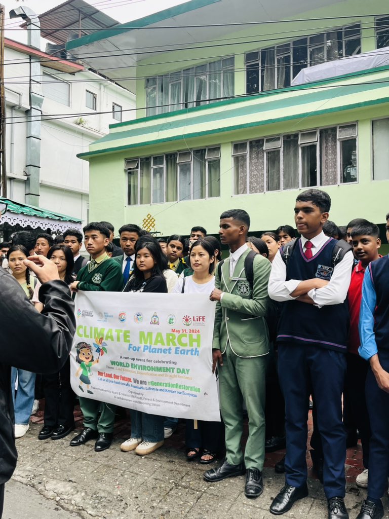 Young people on climate march today ☘️

#sikkim