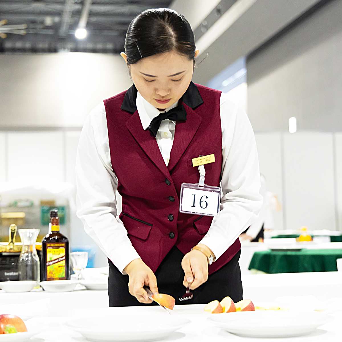 技能五輪全国大会「レストランサービス」職種！
ポイント①
レストランサービスは物を作る技術と豊富な知識でお客様に心地よい空間も同時に作り上げます
#WorldSkills #WorldSkillsJapan #技能五輪全国大会 #NationalSkills #レストランサービス #RestaurantService