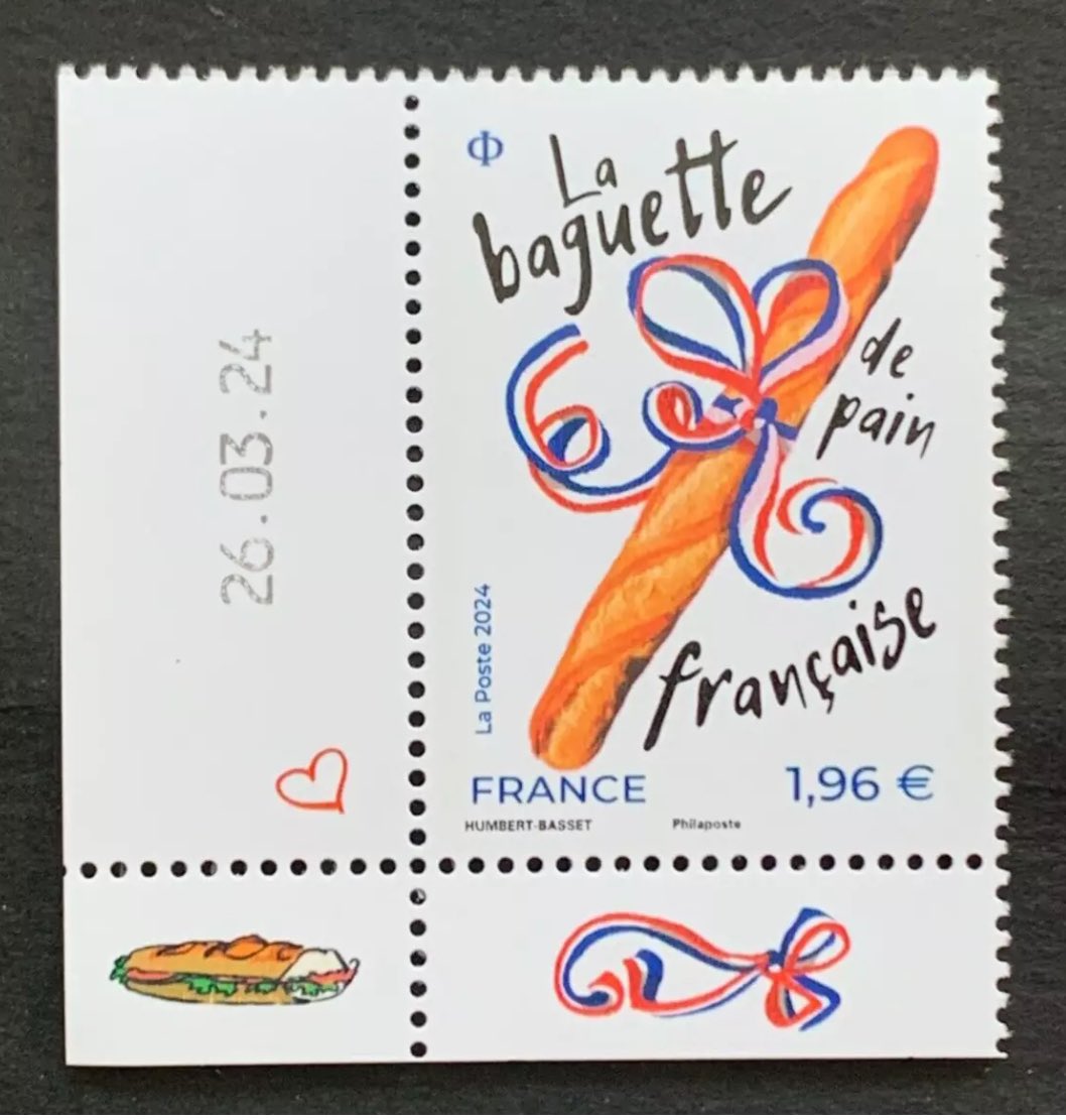 La poste en collaboration avec la @cnbpf a créé un #timbre à l’effigie de la #baguette … Mais il est très particulier! C’est le premier timbre olfactif… il sent le #pain !!! À quand un timbre olfactif à l’effigie de la #chocolatine 😉