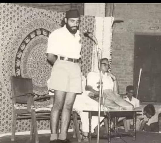 Aathiraj8586's tweet photo. அனைத்து இந்தியர்கள் , இந்தியா வளர்ச்சி பெற வேண்டும் என நினைத்த தூய்மையான ஆன்மீகவாதி விவேகானந்தர்
RSS ல் மதநிந்தனைக்கென்றே பயிற்சி பெற்று வளர்ந்த மதவாதி மோடி ,விவேகானந்தர் தியானம் செய்த இடத்தில் தியானம் செய்வது கேவலமான ஒன்று
#GoBackModi_TN
#தியானம்_ஒரு_கேடா https://t.co/8Icmg06Jdq