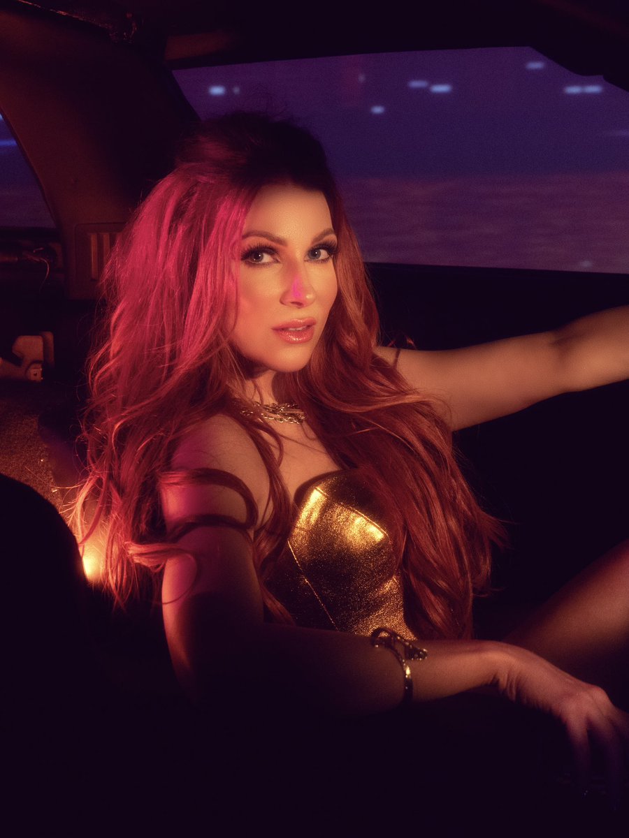 I CAN’T BELIEVE I’M SAYING THIS…
MY ALBUM HOT CITY IS OUT NOW! 😘🌇🌴bonniemckee.com/hotcity