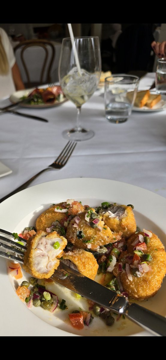 Lunchtime! Brains on the menu... 😲