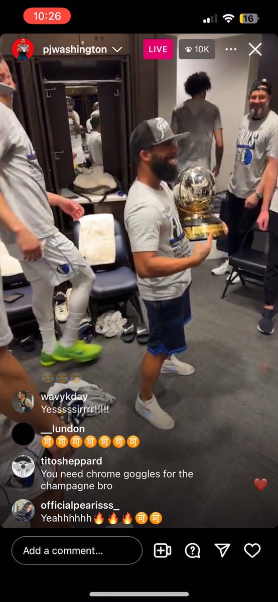 Mike Conley celebrating with the Mavs 😭
