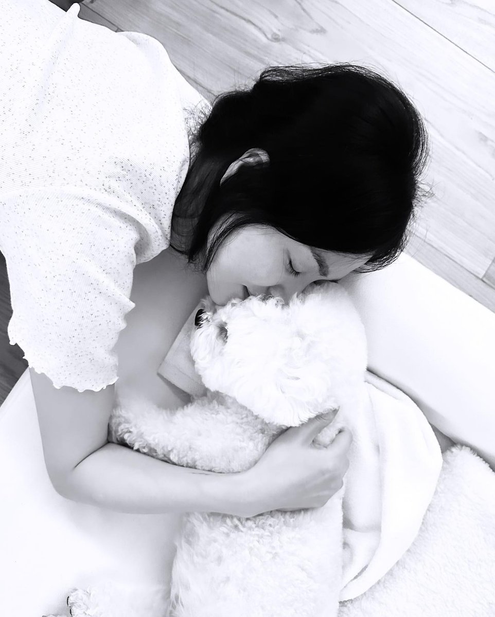 hyyekyo's tweet photo. all i need in this world is love and ruby. 🐶🤍 https://t.co/L87sjClIuP