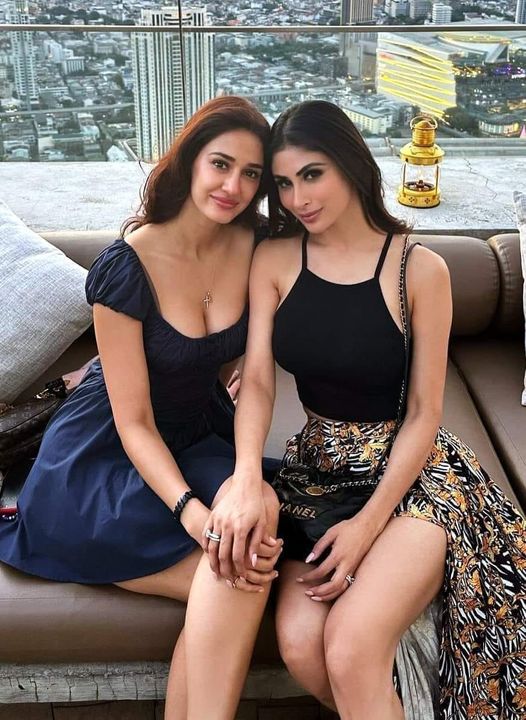 This duo 😍 #DishaPatani #MouniRoy