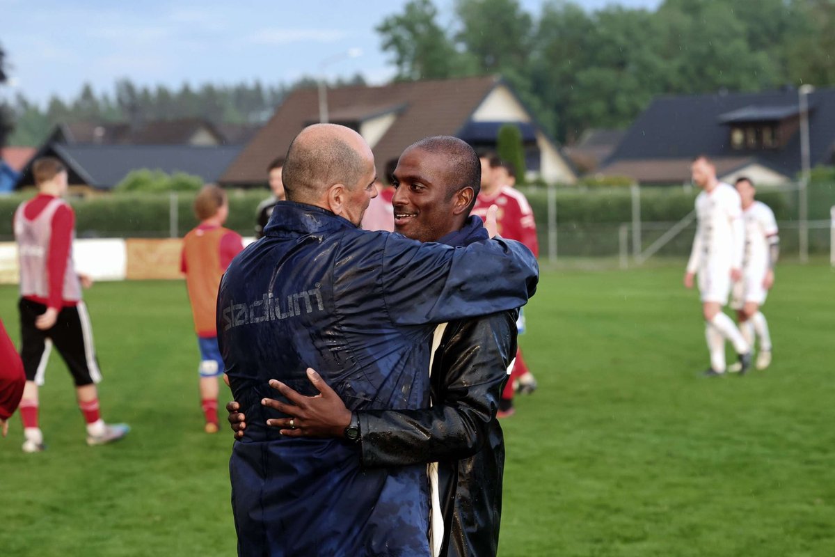 I 5:e hemmamatchen och i 10:e omgången totalt kom äntligen första hemmasegern för herrlaget. 
Vad det betydde? 
Ganska mkt….
😍❤️💙

📸 - Thomas Kühnel