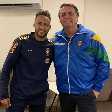 Neymar está financiando o projeto que visa privatizar as praias brasileiras para o crime organizado abrir cassinos. 

Rosto oficial de sites de apostas que levam milhares de brasileiros à desgraça financeira por vício em jogos de azar, agora ele quer acabar com a praia do povo.