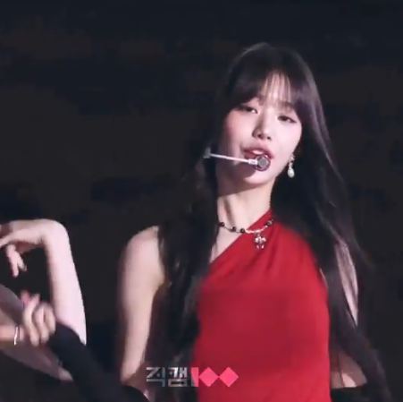 pannchoa's tweet photo. Jang Wonyoung shows drastic improvement in her live singing 
https://t.co/0nHF5uJJ3C https://t.co/XgVUNb691i