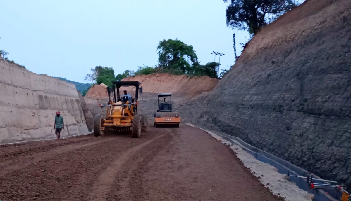 “Great roads lead to better economies”

The improvement and the widening to a 2-lane with an earthen shoulder of Panda (Km 112) to Baghmara (Km 129) under (R-M-B Package-6) is being completed by #NHIDCL on the SH-4 section of Ranikor- Maheshkhola- Baghmara Project in #Meghalaya