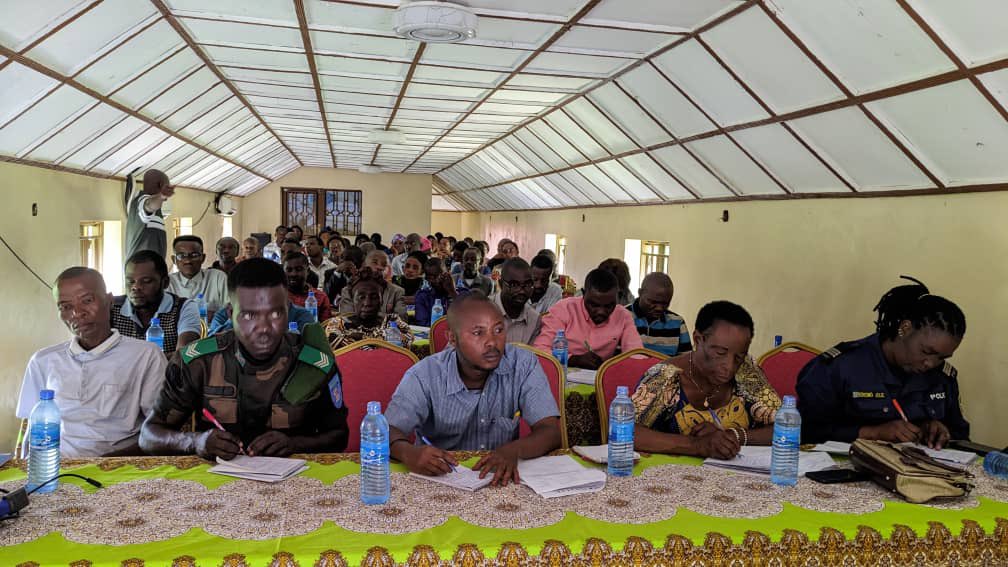 ADIJF1's tweet photo. Kamanyola/Walungu: Atelier de sensibilisation des leaders communautaires, de la société civile, religieux et étatiques sur la promotion des mécanismes de résolution pacifique des conflits : un merveilleux moment d'échanges et de responsabilisation. Merci à la @giz_drcongo https://t.co/pjFv6KiTPj