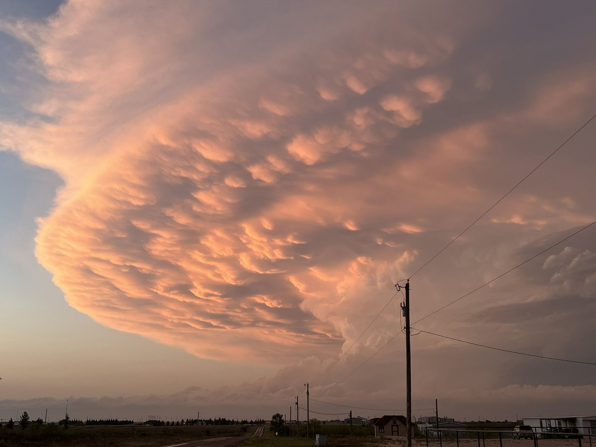 Purdue EAPS SPOTTR (@eaps_spottr) on Twitter photo The day ended with some spectacular sunset-lit mammatus and hail shafts near Seminole, TX. This type of sight is what we came all the way out here for. #txwx The day ended with some spectacular sunset-lit mammatus and hail shafts near Seminole, TX. This type of sight is what we came all the way out here for. #txwx