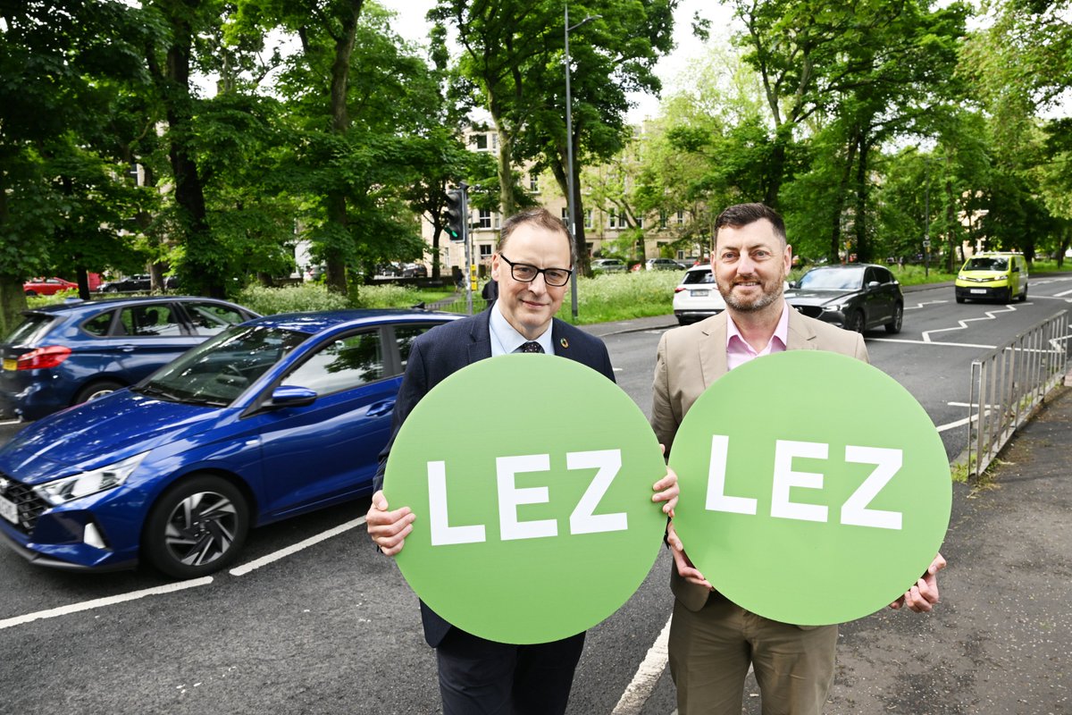 Enforcement in Edinburgh's Low Emission Zone begins tomorrow (1 June). To mark this Council Leader @cllrcammyday and Transport Convener @CllrScottArthur were joined by Cabinet Secretary @FionaHyslop and @NHS_Lothian @asthmalungscot Find out more here: edinburgh.gov.uk/news/article/1…