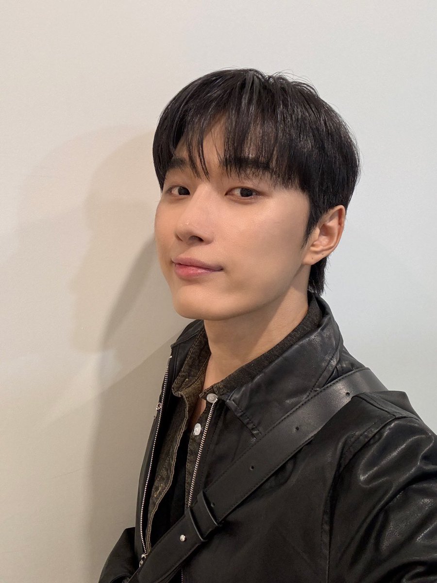OmegaX_members's tweet photo. [#OX]

포애기 1000일 축하해🥰

#OMEGA_X #오메가엑스 
#재한 #JAEHAN https://t.co/KpKOMChGfN