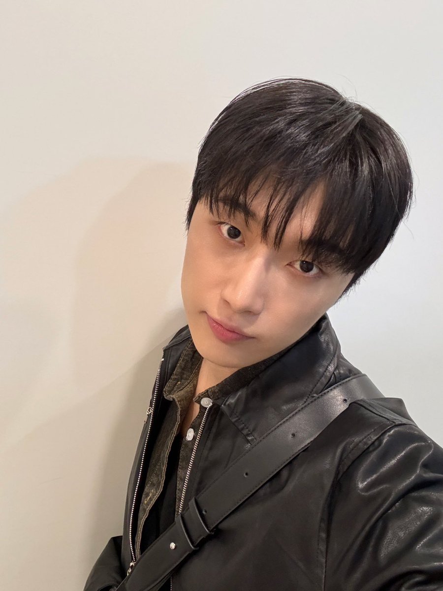 OmegaX_members's tweet photo. [#OX]

포애기 1000일 축하해🥰

#OMEGA_X #오메가엑스 
#재한 #JAEHAN https://t.co/KpKOMChGfN