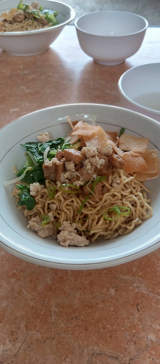 Mie Ayam Jamur
Sayang gak ada baksonya...