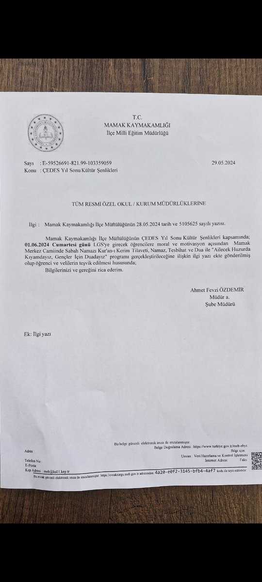 ÇEDES kapsamında yıl sonu kültür şenliği... Mamak İlçe Milli Eğitim Müdürlüğü, sınava girecek çocuklara moral motivasyon olsun diye Kur'an okutulacagi yazısını geçiyor. @Yusuf__Tekin ve koruduğu tarikatların eğitim anlayışı.... #CEDES