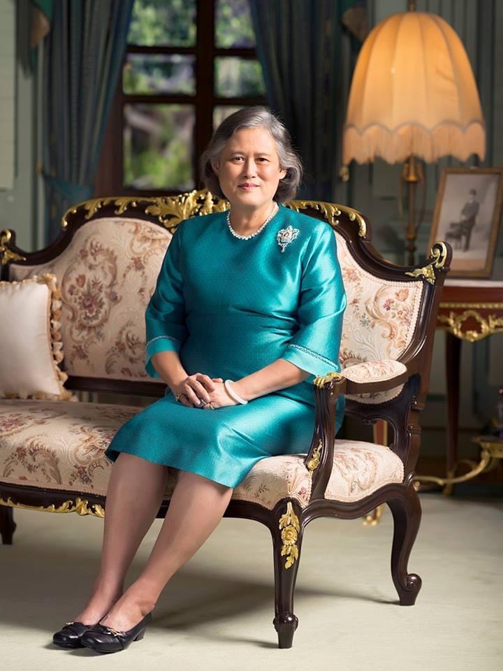 HupzdNM9qWxEwUq's tweet photo. ทรงพระเจริญ https://t.co/NQW7xaqeRu