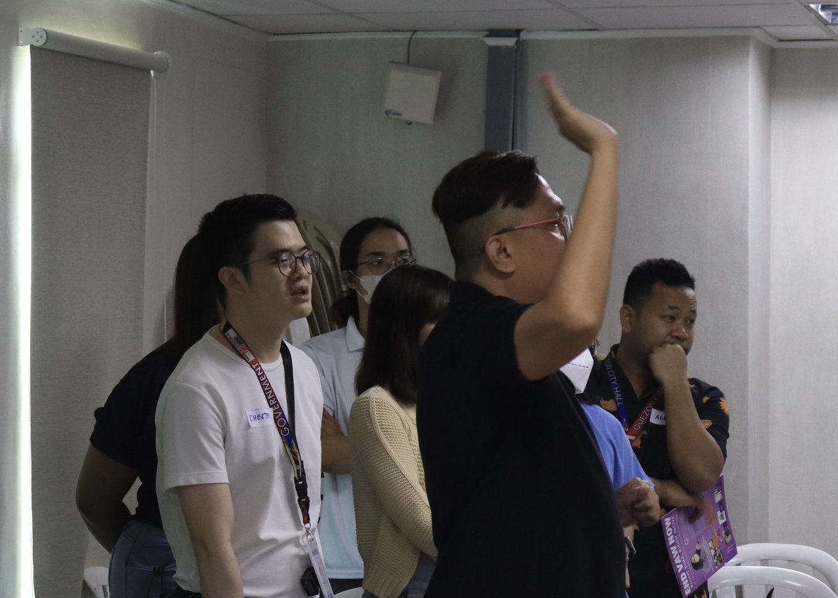 PerciCen's tweet photo. Me: Sino ang first crush nyo?

Participant 1: Wala po akong maalala, your honor.

Participant 2: Lumaki po ako sa farm.

Ang bongga ng SOGIESC learning session w/ the Quezon City Health Department. Dahil masaya at engaging ang discussion, nag-overtime tuloy. #QCGAD https://t.co/iVqU52jIF4