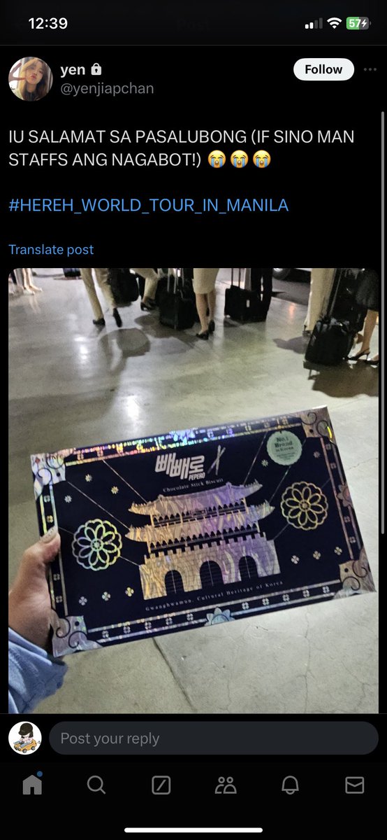 @yenjiapchan doesn’t matter if ur a fan or not; common sense lang. #IU knows there are fans waiting, so the box is for sharing with those who waited for her THERE, not ur friends at home or smth. Y give a whole box to 1 person when many fans are waiting? Nuyon top 3 sa airport😭