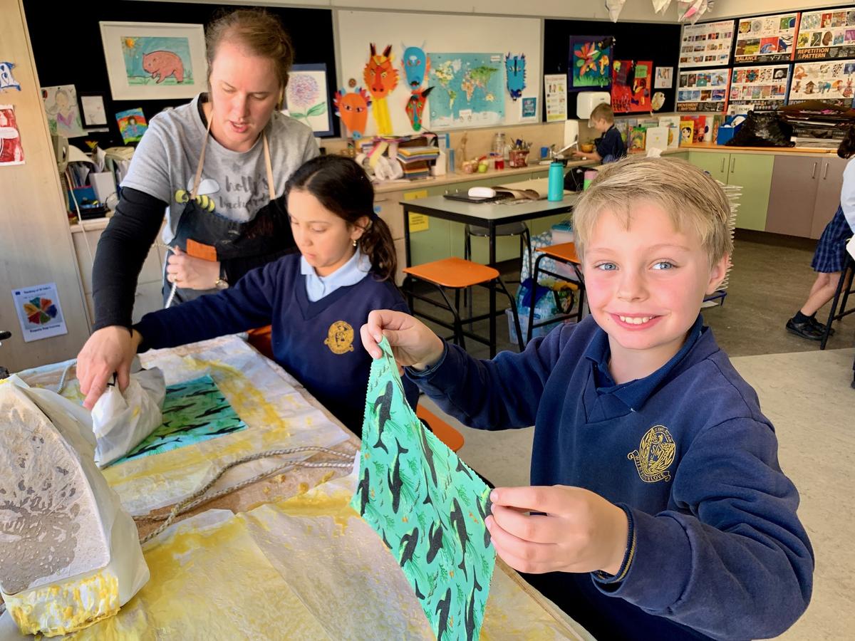 Our Junior students were buzzing with excitement as they explored the wonders of bees, including honey, wax, and honeycomb. During this special incursion, each Year P-4 student made a beeswax wrap to take home and use in their lunchbox, helping to eliminate cling wrap.