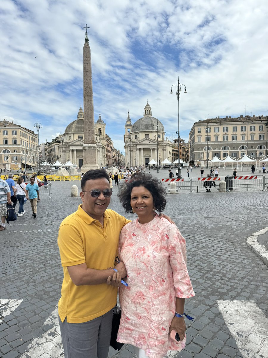 SupermarketWala's tweet photo. When in Rome…
Roam karvaanu, Beer peevanu, Gelato khavanu…
..majja ni life!! https://t.co/f8HrAIsFrN