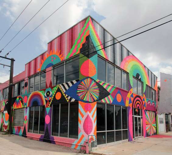 womensart1's tweet photo. US mural artist Maya Hayuk, best known for her large scale bold geometric patterns #womensart https://t.co/bIUo1FwAsB