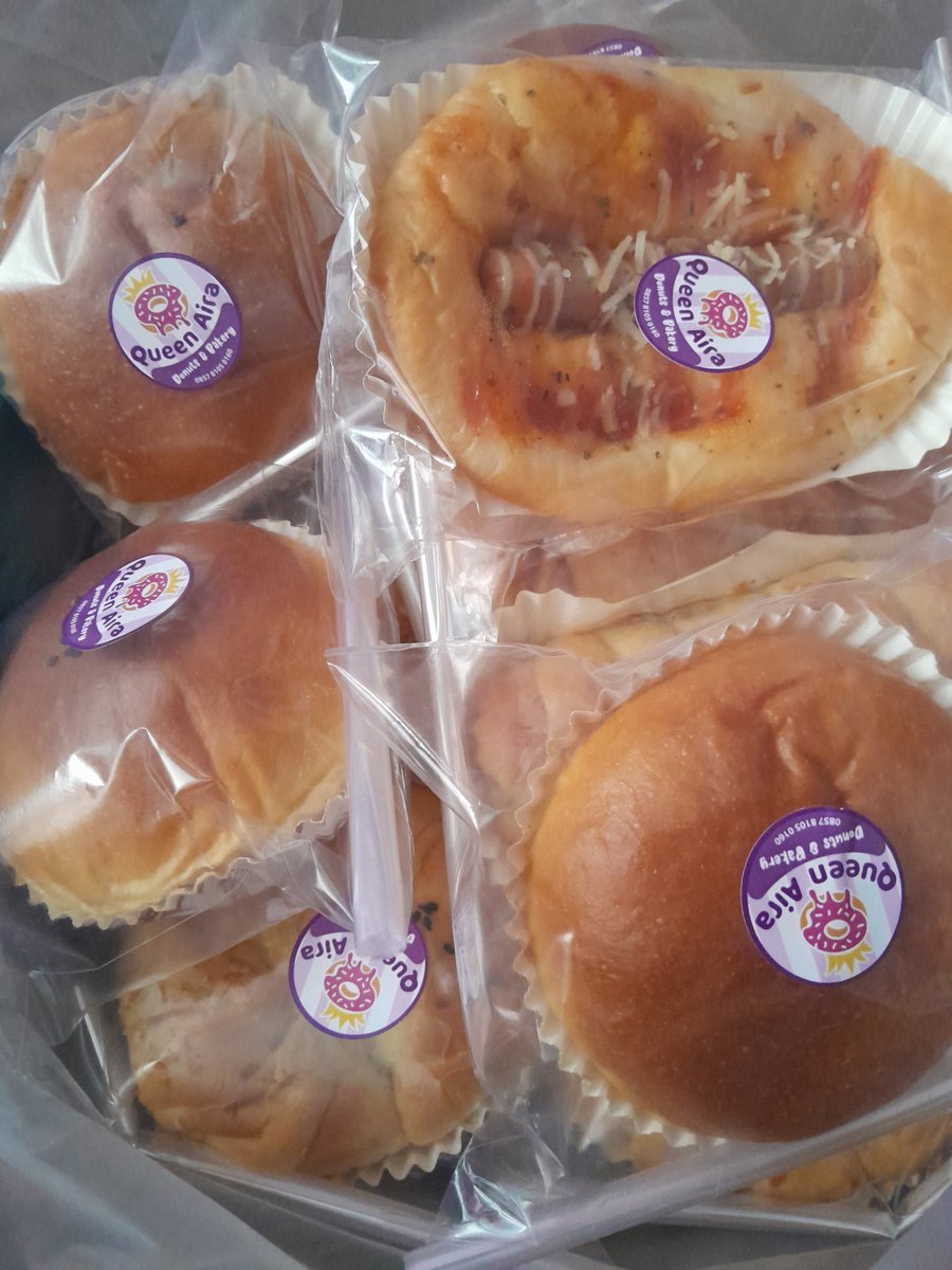 Roti <a href="/Qu3en_Bakery/">Queen</a> . Sukaaa bgt. 

Terimakasih banyak utk sponsor GA, mpink <a href="/vaniepink/">Stevaniehuangg</a> , &amp; <a href="/QueenBakerylagi/">Queen 💜</a> .. Semoga makin lancar rejekinya,, berlimpah berkah dan dimudahkan sgala urusannya di dunia akherat..