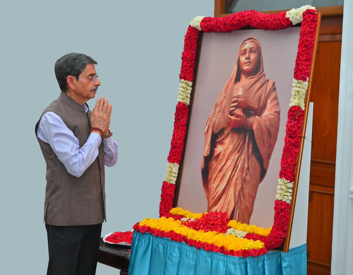 Humble tribute to Devi Ahilyabai Holkar on her 300th birth anniversary. A great devotee of Maa Bharati, a benevolent ruler committed to the welfare of farmers, farmless labourers, marginalised poors, tribals and widows. She did extensive works for water management and environment