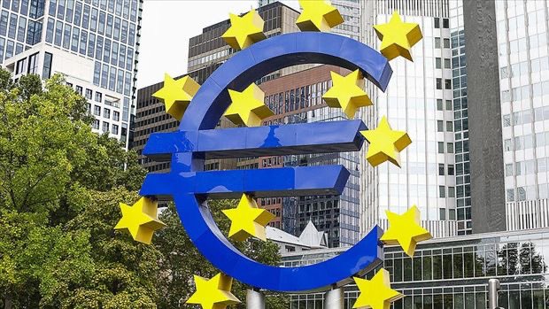 Euro Bölgesi'nde işsizlik tarihi dip seviyesinde
Euro Bölgesi'nde işsizlik oranı, Nisan ayında yüzde 6,4'e gerileyerek ortak para biriminin oluşturulmasından sonraki en düşük seviyesine indi.