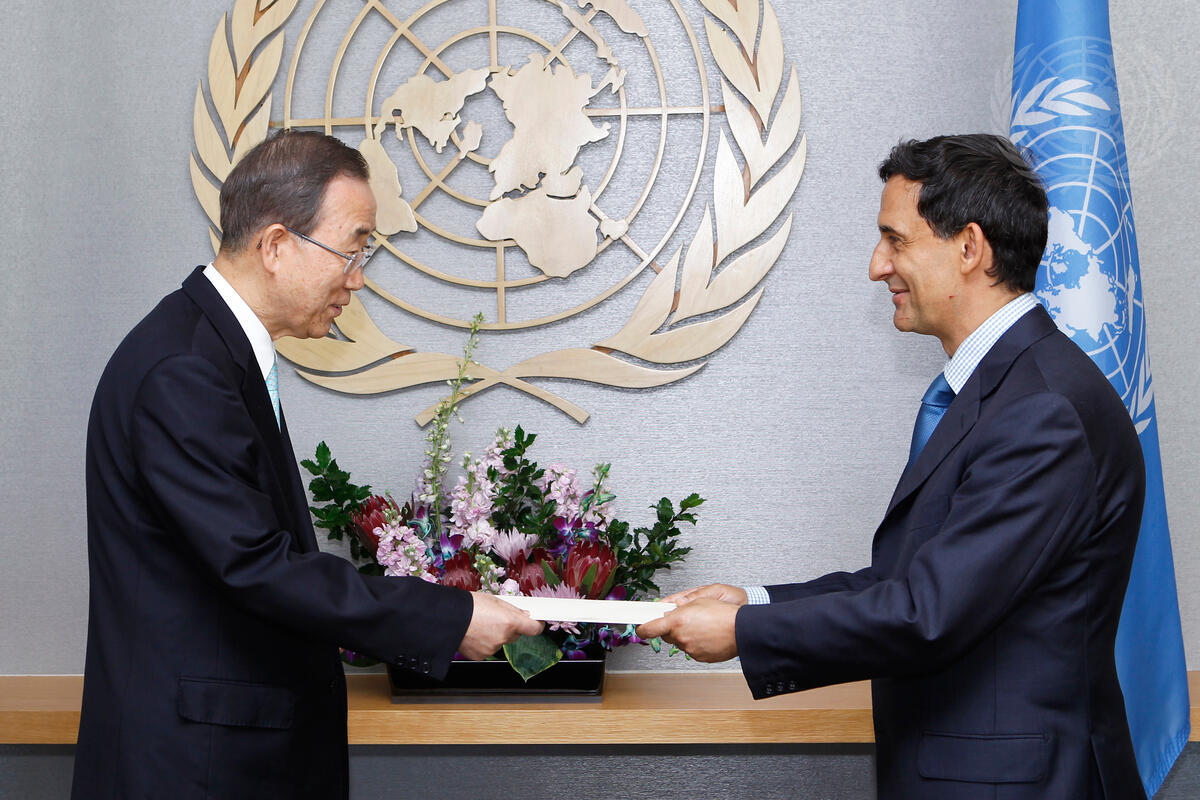 Жалък Георг Георгиев по БТВ в опит да отрече очевидното: че Главчев се опита да промени важен елемент от българската външна политика. От ПП-ДБ не сме познавали механиката на взимане на решения във външната политика. Аз съм от ПП-ДБ и я познавам, особено в ООН, където съм бил