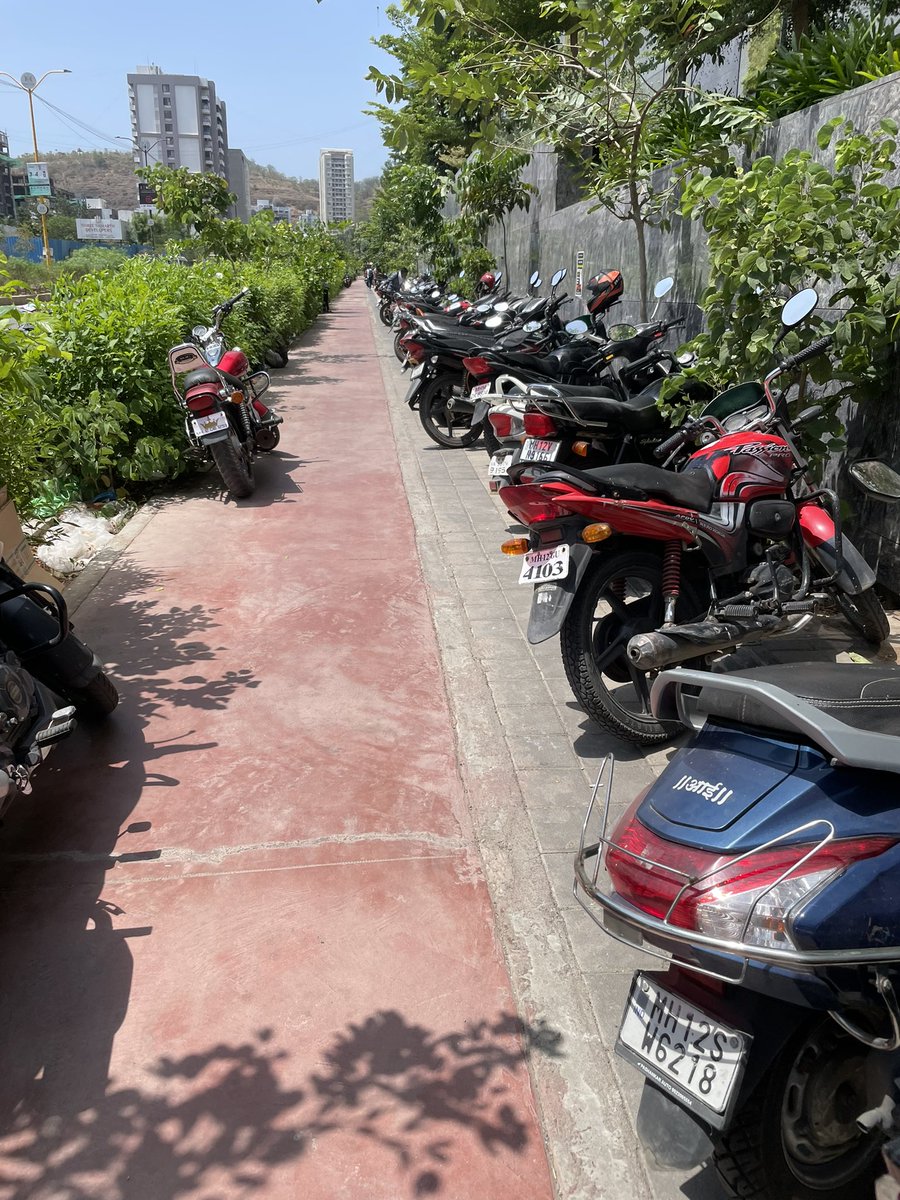 @PuneCityTraffic @PMCPune @PuneCityPolice This is the scene of foot path infront of malpani-agile pan card club road, baner. EnrochedRequest you to clear it and if necessary take action