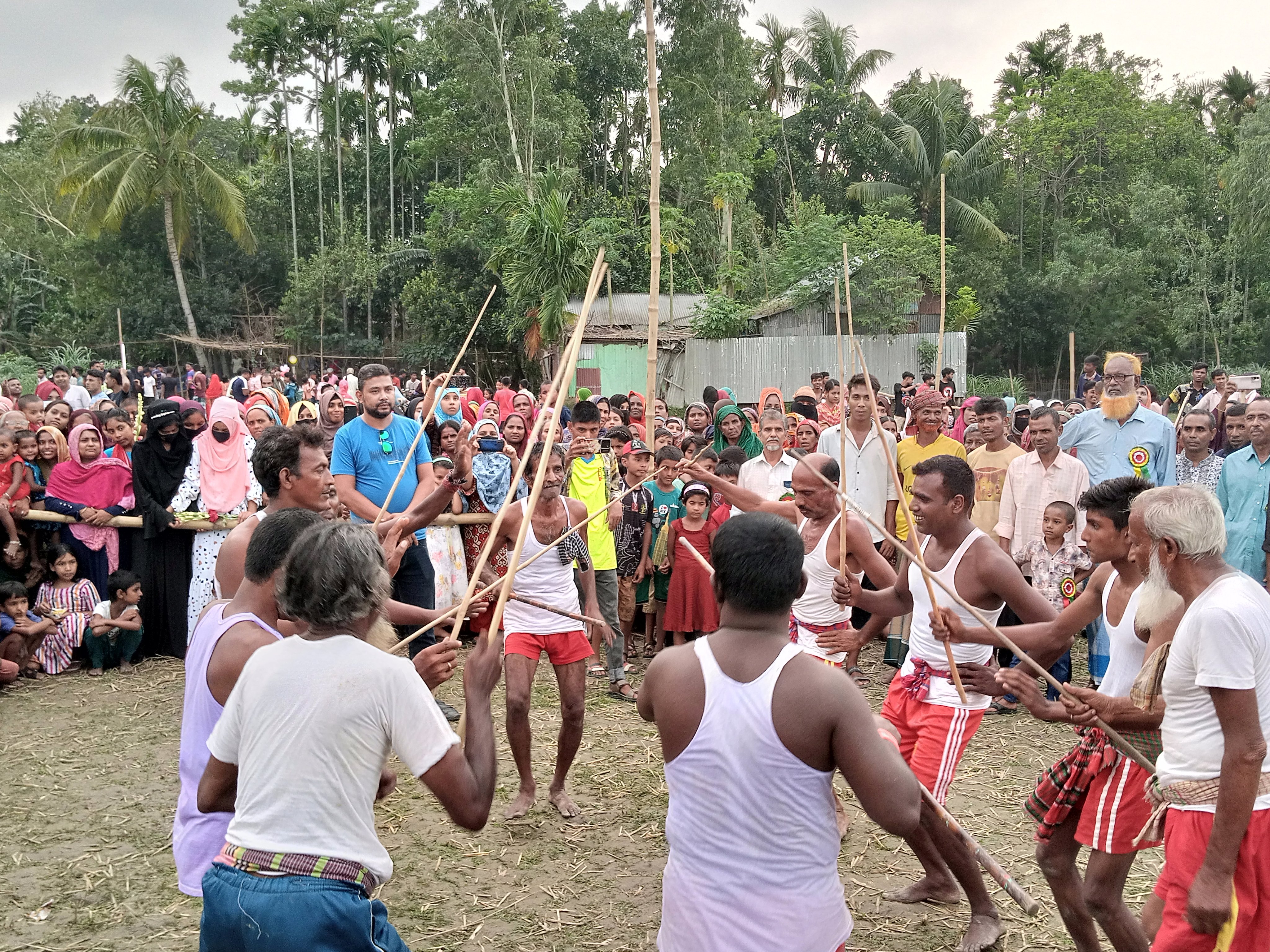 সরিষাবাড়ীতে গ্রাম-বাংলার ঐতিহ্যবাহী লাঠি-বাড়ী খেলা অনুষ্ঠিত