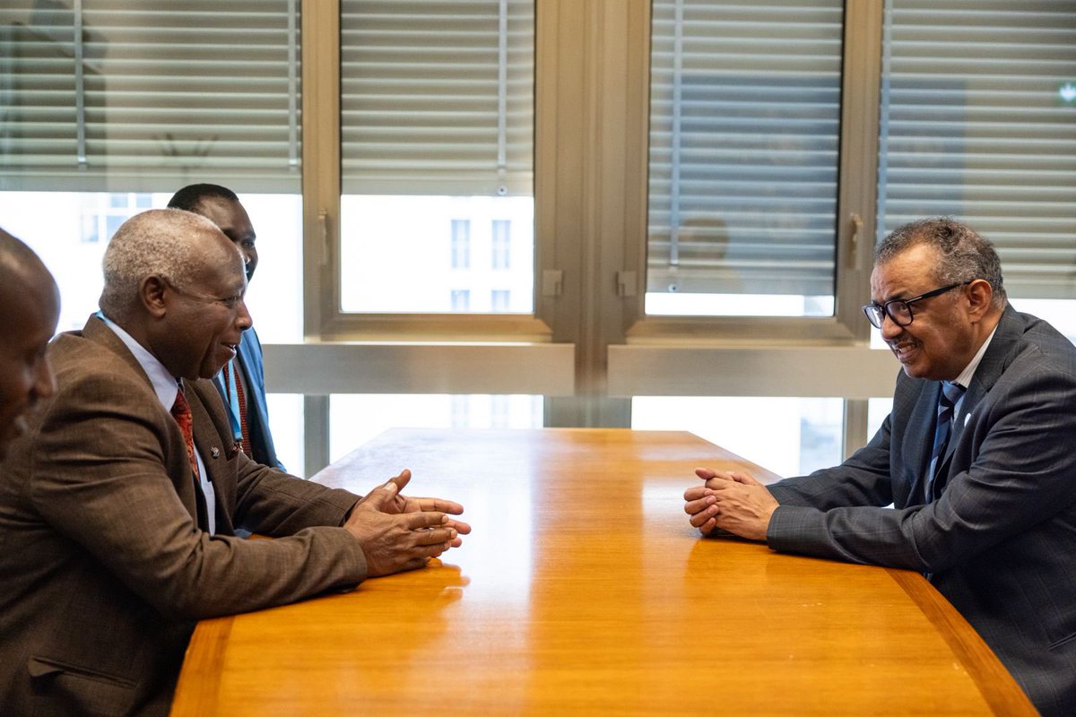 DrTedros's tweet photo. Enjoyed meeting 🇰🇪 @Olympics and World champion @rudishadavid, @athletics_kenya President Jackson Kiprono Tuwei and team member @MaxwellNyamu at #WHA77.

I thanked them for their participation in the Walk the Talk event and their work to protect the health of athletes and fans by promoting air pollution controls at sporting events in #Kenya. 

#Sport4Health