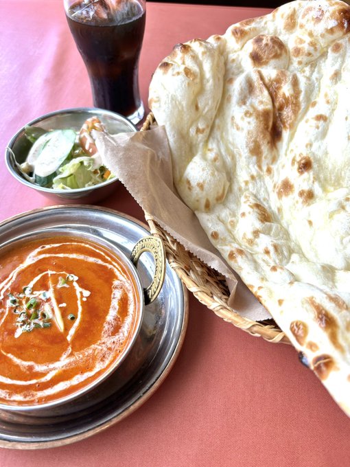 思ってたよりナンが量あった 