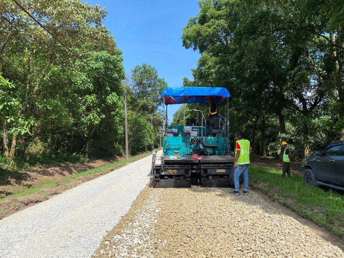 Kerja-kerja membaikpulih permukaan jalan di jalan Kecau 8,9,10, FT1577 Seksyen 2.00 - 4.00 (Felda Kecau) Daerah Lipis, Pahang sedang dilaksanakan. Mohon pengguna jalan raya mematuhi papantanda amaran.

<a href="/IPJKR_Official/">JKR Malaysia Rasmi</a>
<a href="/JKRPAHANG/">JKR PAHANG</a>
<a href="/followers/">はうはう</a>