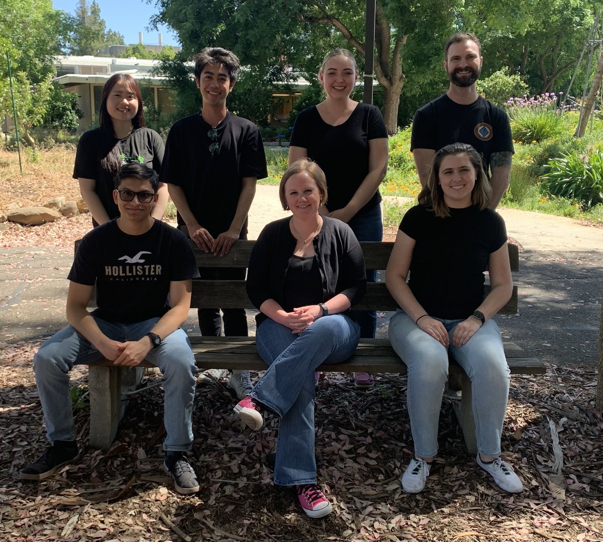 Jen_Cash_11's tweet image. New lab photos! They are definitely NOT dressing in my everyday style. Thanks to Lauren for organizing and Iris for taking!