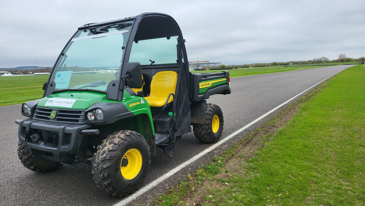 And just like that I've completed my first year as a freelancer! Lots of old friends, new friends, old jobs, new jobs, along with countless new experiences and countries. 

From horse racing to washing machines, conferences to county shows its been a blast!